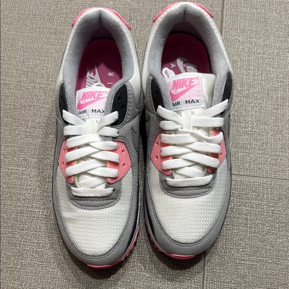Nike White and Pink Sneakers Air Max Comfort